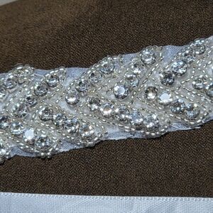 Eye catching sparkling rhinestone wedding belt.With Silver Beaded Design